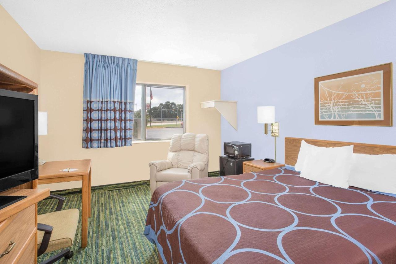 Boarders Inn & Suites By Cobblestone Hotels Waterloo Cedar Falls Exterior foto