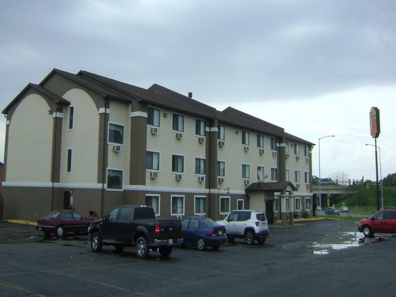 Boarders Inn & Suites By Cobblestone Hotels Waterloo Cedar Falls Exterior foto